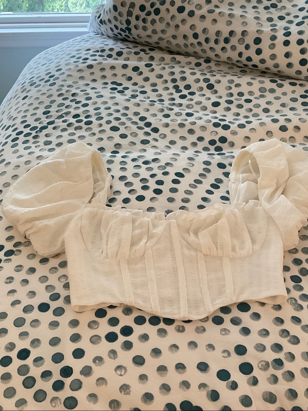 Astr Ivory Puff-Sleeve Cropped Top